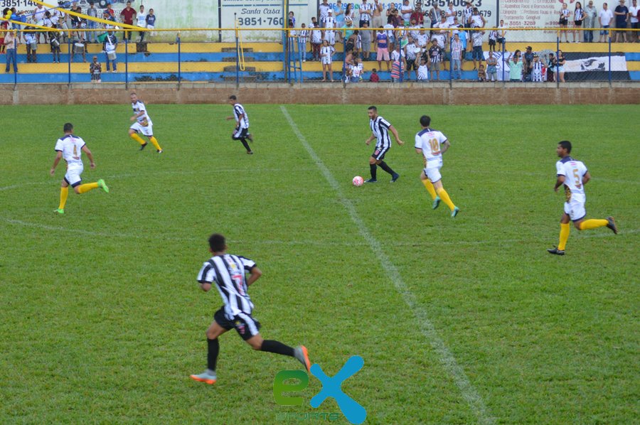 [Copa AMAPAR] – Boca Junior goleia e encosta no líder Paranaíba.